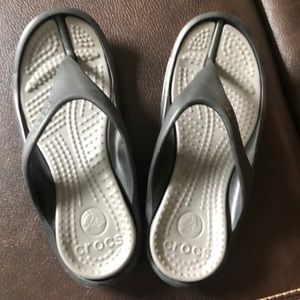 Crocs flips flops - unisex - size 10M, 12W